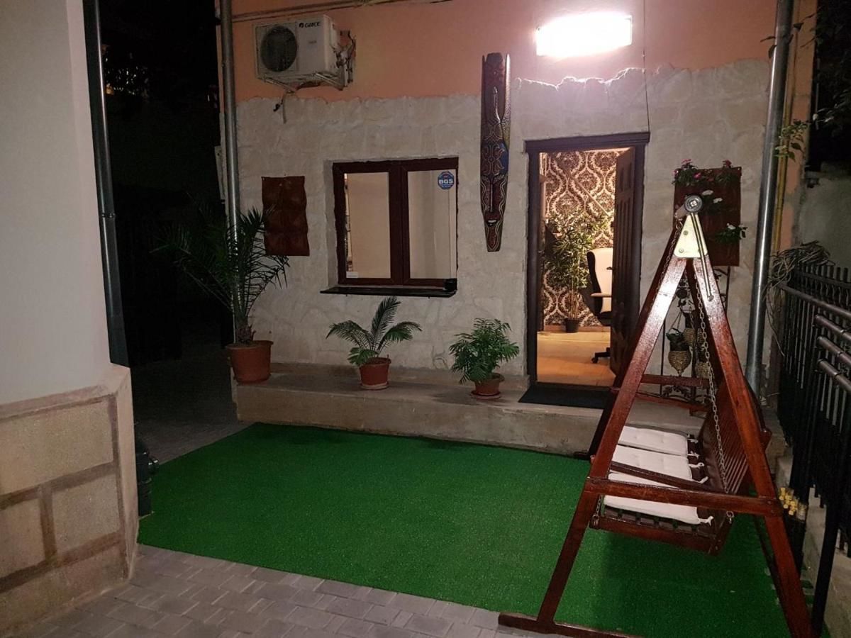 Отели типа «постель и завтрак» Mpoint Motel Бухарест-14
