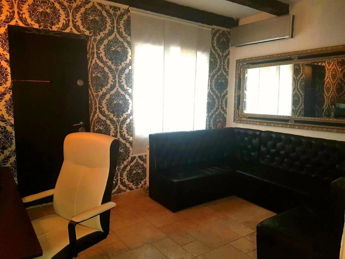 Отели типа «постель и завтрак» Mpoint Motel Бухарест-38