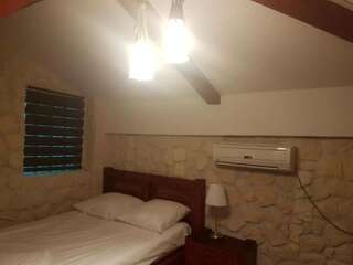 Отели типа «постель и завтрак» Mpoint Motel Бухарест Двухместный номер с 1 кроватью и собственной ванной комнатой-5